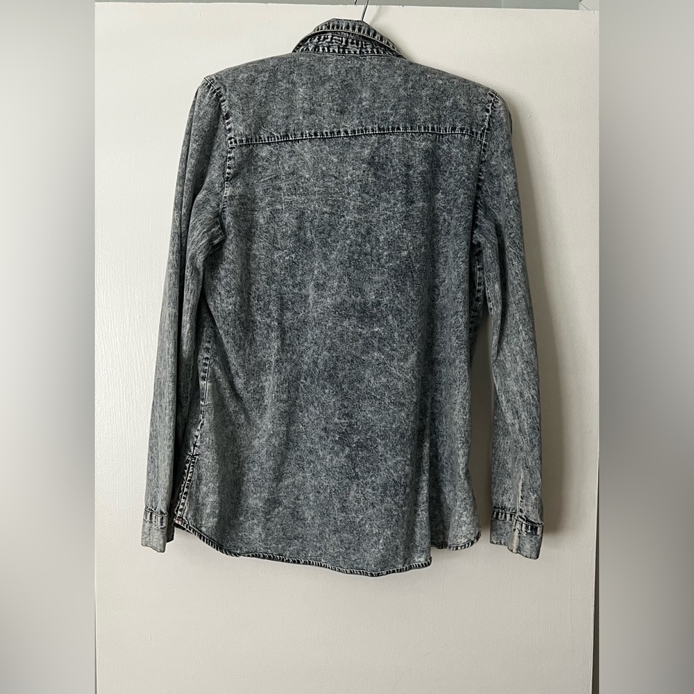 Ellie & Kate Women’s Denim Long Sleeved Pull Over Top With Laced Front Closure - Picture 2 of 7